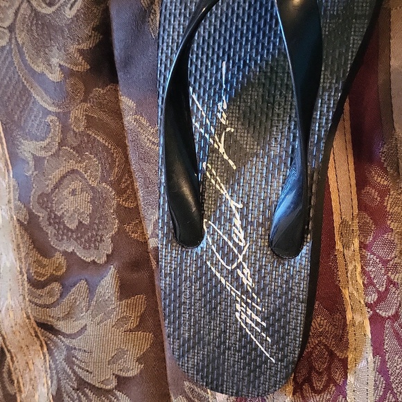 Michael kors flip flops wore for five seconds new no box but dust bag for shoes - Picture 5 of 5